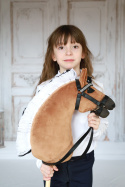 dziewczynka z hobby horse'em FIORD