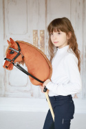 dziewczynka z kasztanowatym hobby horse A3